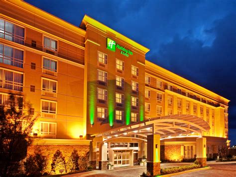 Hotels & Inns .